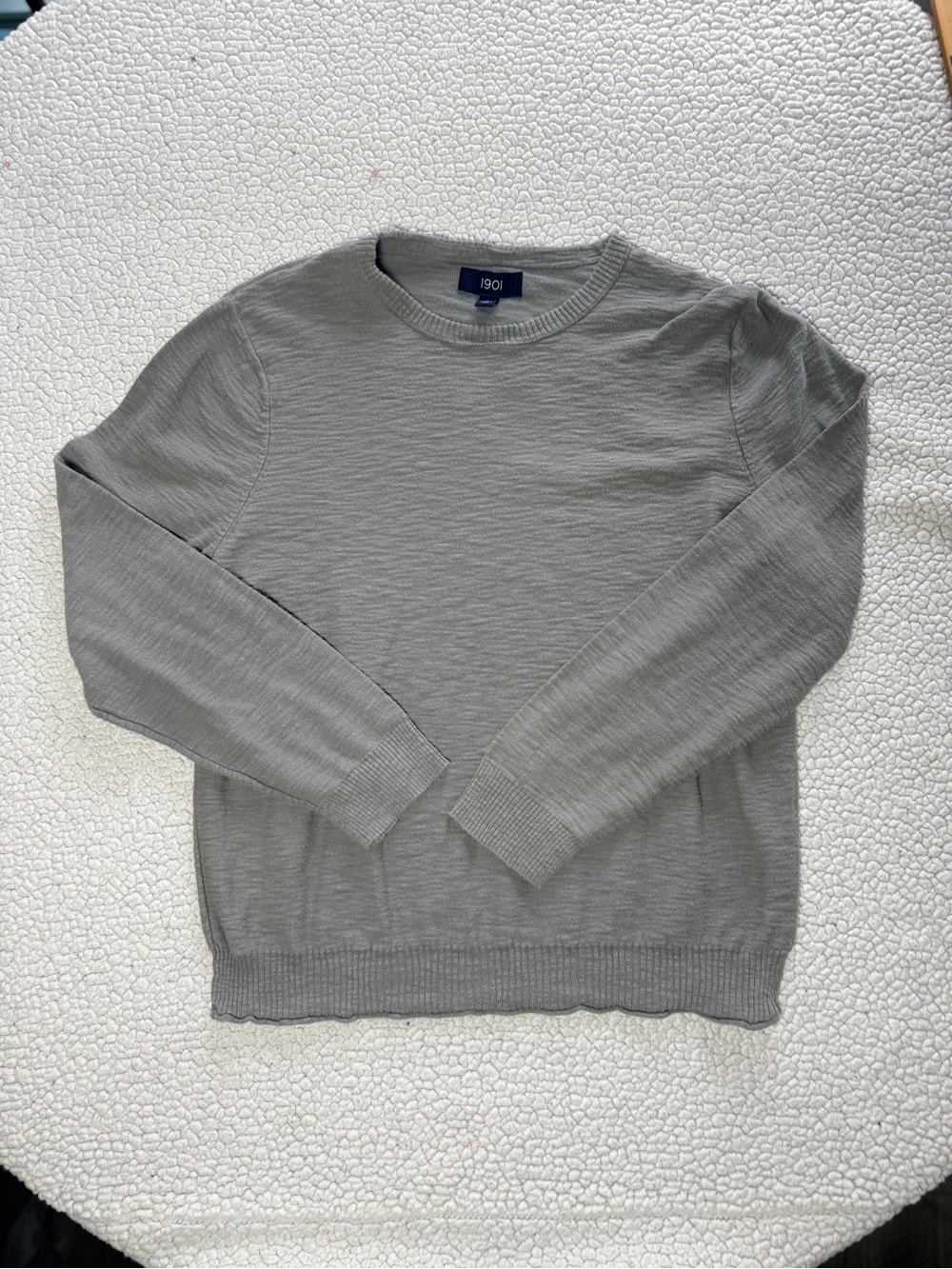 !901 !00% Cotton Gray Crew Neck Sweater - Medium